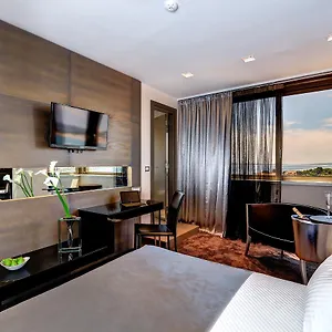 The View Luxury Split