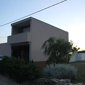  Villa Perlla